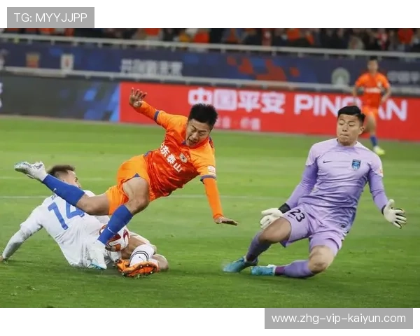 山东泰山中场渗透制造射门机会 山东泰山中场渗透制造射门机会